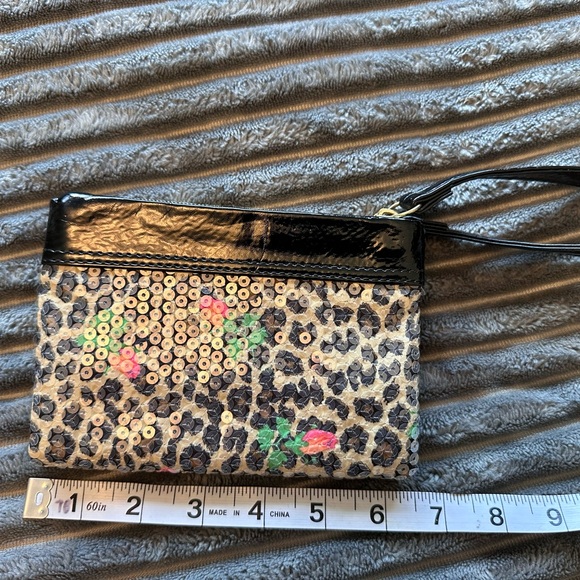 Betsey Johnson Wristlet, like new - Picture 5 of 6